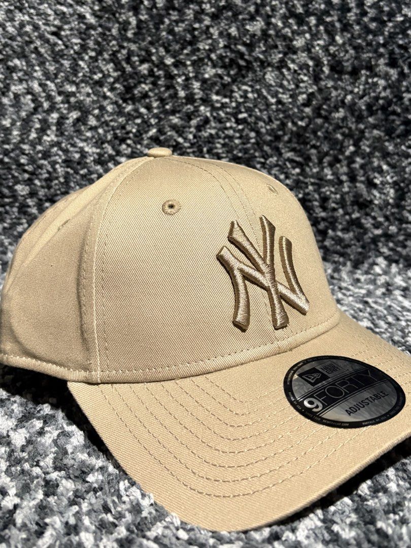 New Era NY Yankees Pebble Stone (Category: Caps & Hats) located in Narvacan. Submitted by jko_247 (Listing ID 1470138933, Image 2). Description: New Era New York Yankees Pebble Stone 9FORTY A-Frame Adjustable hat Brand New Price: ₱700🔥.