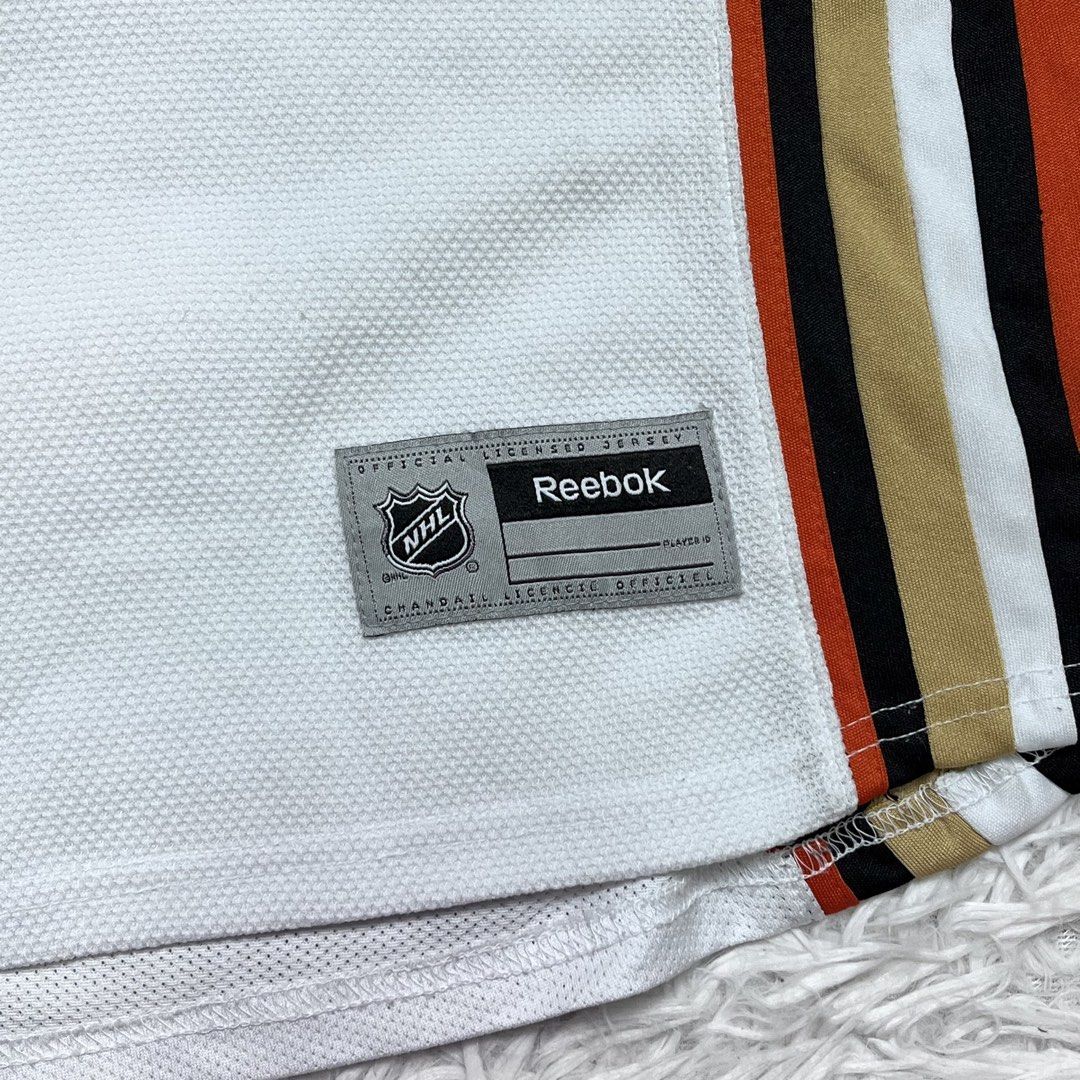 Nhl hockey jersey (Category: Activewear) located in Baguio. Submitted by sellingtonshop (Listing ID 1469966357, Image 3). Description: u11. Anaheim Ducks Hockey Jersey by reebok Size: M fits L womens Dimes: 25*22 Condition: excellent Issue: none Mine: 780 Steal: 880 Grab: 980.