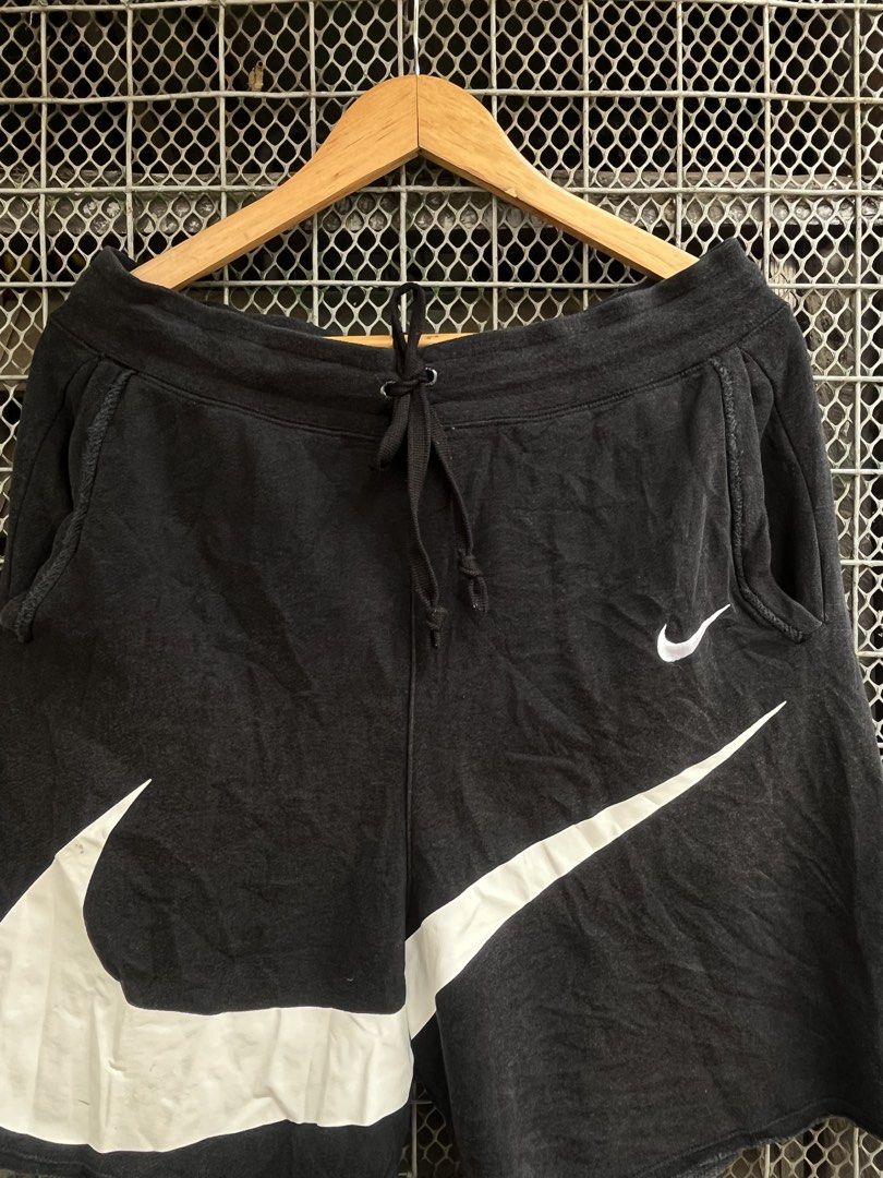 Nike (Category: Shorts) located in Alaminos. Submitted by caloysthrift67 (Listing ID 1469961993, Image 3). Description: Nike big showshn.