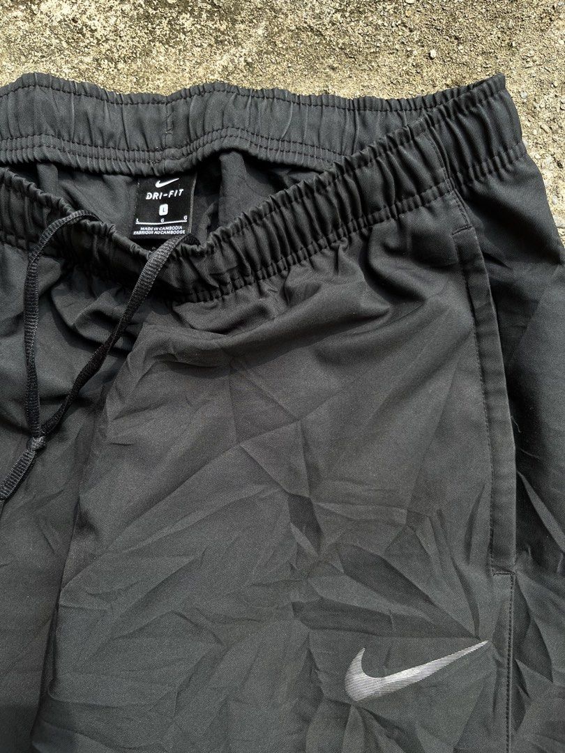 Nike (Category: Joggers) located in Tagum. Submitted by arzeamomas68314 (Listing ID 1469965462, Image 3). Description: Excellent No issue 10/10.