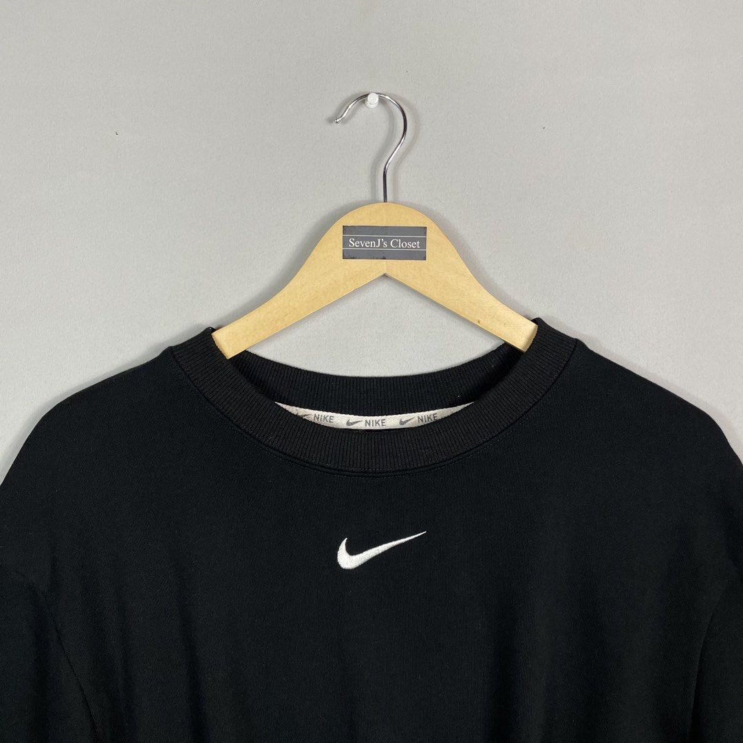 NIKE | Black Drawstring Crewneck (Category: Coats, Jackets and Outerwear) located in Norzagaray. Submitted by sevenjscloset (Listing ID 1470008722, Image 2). Description: - Brand/Item: Nike Black Drawstring Crewneck Sweatshirt - Design: Small embroidered white swoosh on chest, large swoosh print on back - Fit Feature: Adjustable drawstring hem for a customized fit - Measurements: Length 22 inches, Width 17.5 inches - Model Reference: 5'2" tall, 5