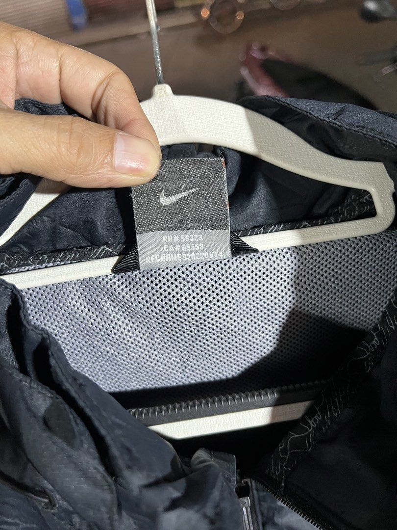 Nike Acg (Category: Coats, Jackets and Outerwear) located in City of Isabela. Submitted by ibzagga (Listing ID 1470111666, Image 3). Description: 22x27 dimes.