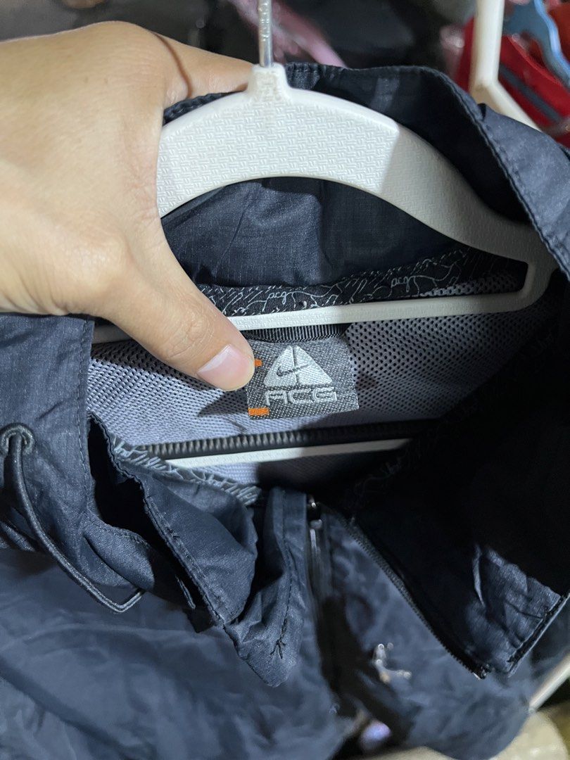 Nike Acg (Category: Coats, Jackets and Outerwear) located in City of Isabela. Submitted by ibzagga (Listing ID 1470111666, Image 2). Description: 22x27 dimes.