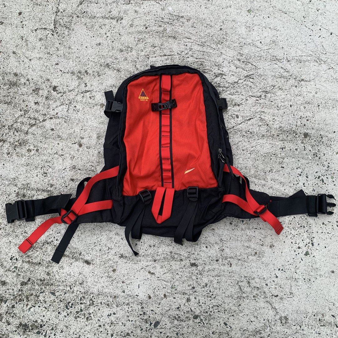 Vintage Nike ACG Karst 40 Backpack (Category: Backpacks) located in Cavite. Submitted by francuhstuff_ph (Listing ID 1470009533, Image 1). Description: Vintage Nike ACG Karst 40 Backpack Large Length: 19 Width: 14 Depth: 8.8 Strap: 18-31 adjustable Used excellent condition No flaws/issues.