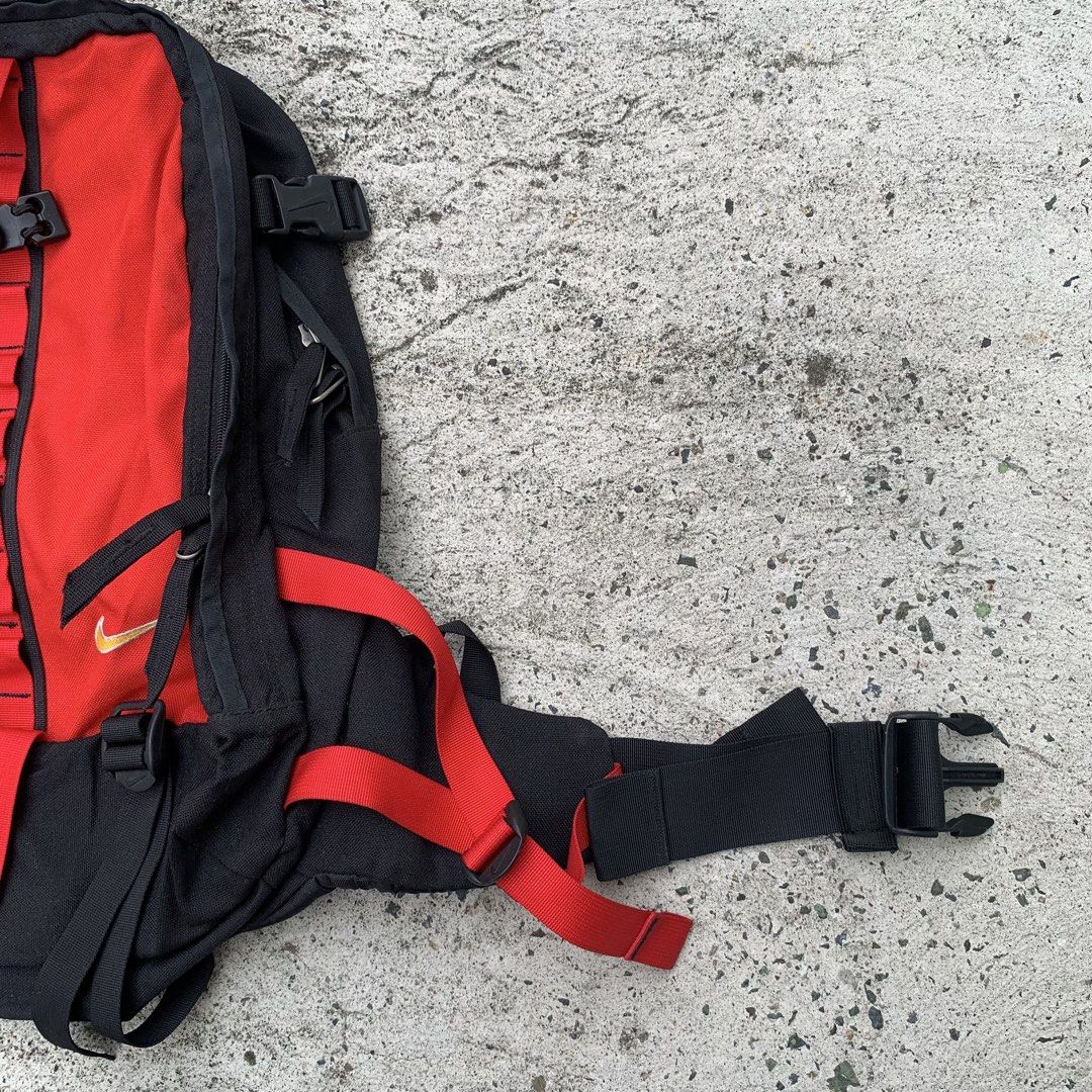 Vintage Nike ACG Karst 40 Backpack (Category: Backpacks) located in Cavite. Submitted by francuhstuff_ph (Listing ID 1470009533, Image 3). Description: Vintage Nike ACG Karst 40 Backpack Large Length: 19 Width: 14 Depth: 8.8 Strap: 18-31 adjustable Used excellent condition No flaws/issues.