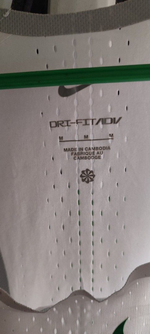 nike adv singlet (Category: Activewear) located in Bakun. Submitted by goldendeer.aa2d7c (Listing ID 1469972917, Image 2). Description: nike aeroswift adv oragon track club limited edition m size for men.