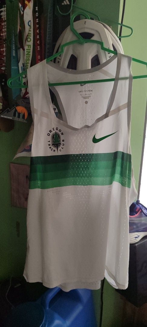 nike adv singlet (Category: Activewear) located in Bakun. Submitted by goldendeer.aa2d7c (Listing ID 1469972917, Image 3). Description: nike aeroswift adv oragon track club limited edition m size for men.