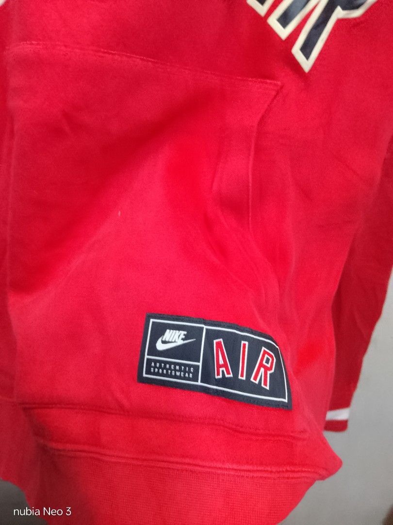 nike air hoodie (Category: Hoodies) located in Valenzuela. Submitted by joshwrldselection (Listing ID 1470140024, Image 3). Description: medium excellent condition no issue thrift..