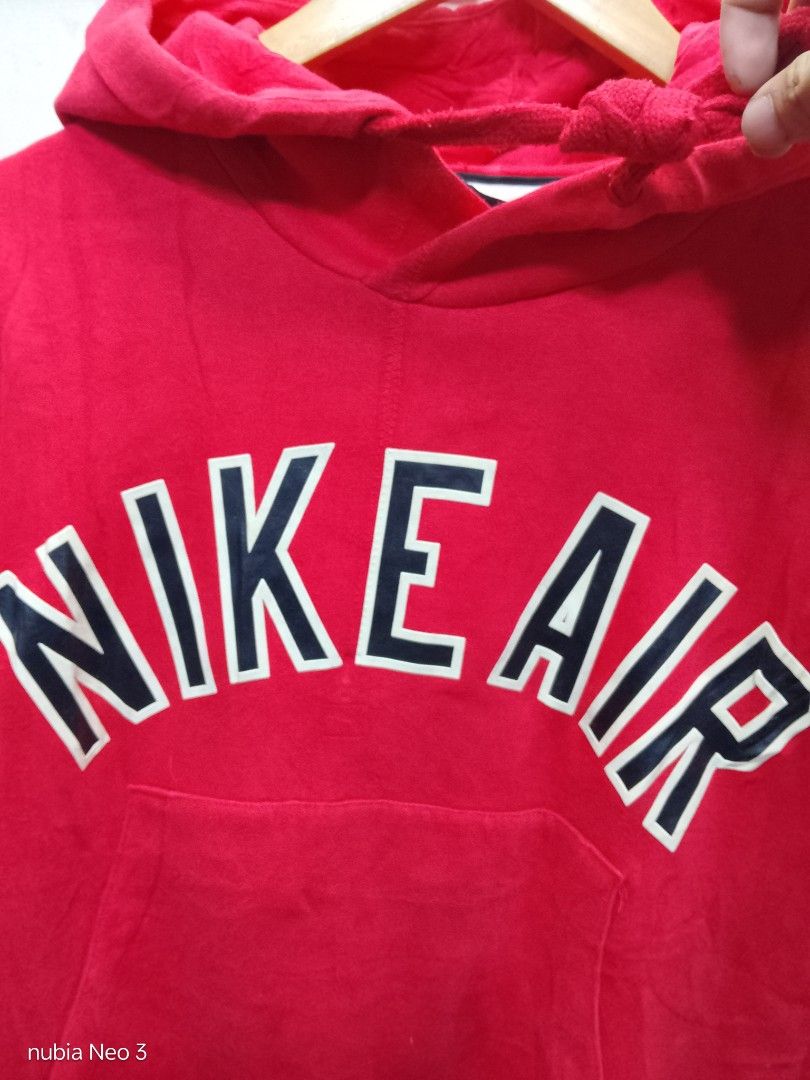 nike air hoodie (Category: Hoodies) located in Valenzuela. Submitted by joshwrldselection (Listing ID 1470140024, Image 2). Description: medium excellent condition no issue thrift..