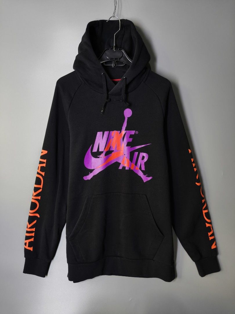 Nike Air Jordan (Category: Coats, Jackets and Outerwear) located in Baguio. Submitted by modern6tone6 (Listing ID 1470095339, Image 1). Description: Excellent Condition 9.5/10 Color rate Size Medium & xlarge available.