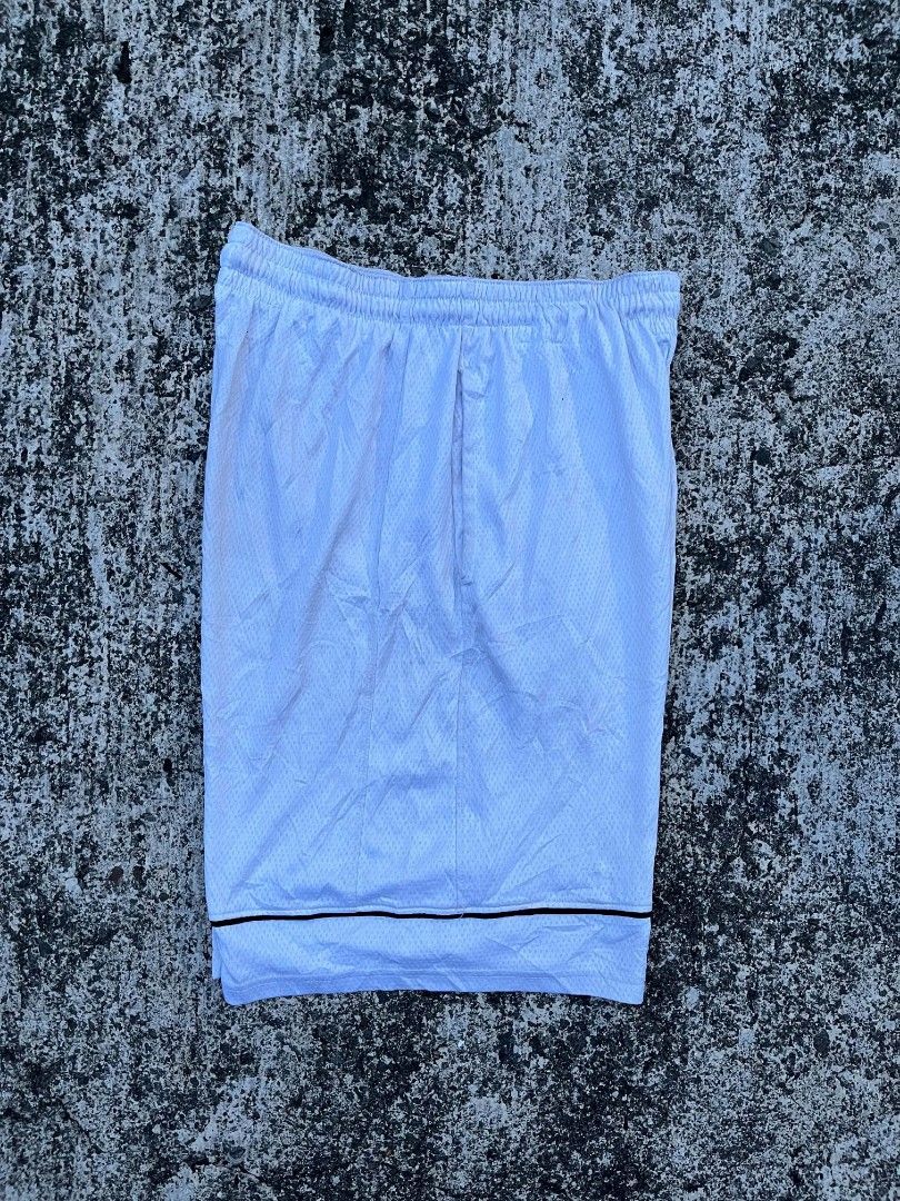 Nike Baller Short (Category: Shorts) located in Talisay. Submitted by reyteliquido (Listing ID 1470063919, Image 2). Description: Small fit medium Length 19.5 Leg opening 12 Excellent condition Color rate 10/10 Color may vary due to lighting Issue loosestich sa waist and need wash.