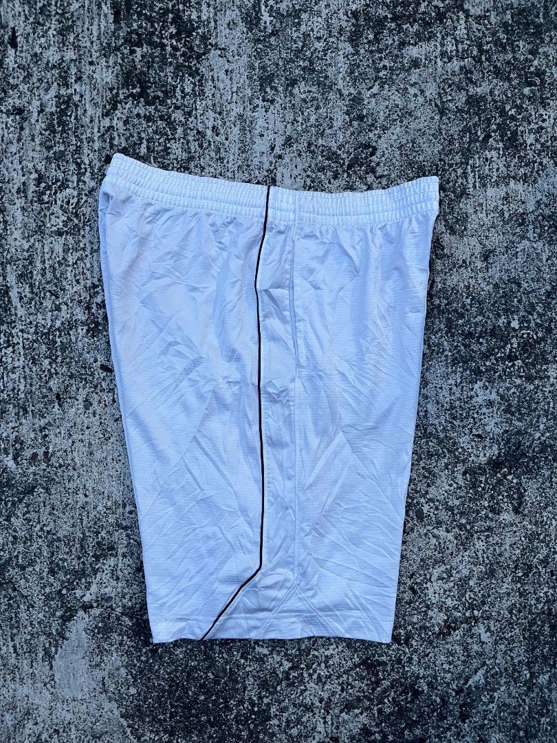 Nike Baller Short Lining (Category: Shorts) located in Talisay. Submitted by reyteliquido (Listing ID 1470064984, Image 2). Description: Large fit Xl Length 23 Leg opening 13.5 Excellent condition Color rate 10/10 Issue loosegart pero may lace and need wash Color may vary due to lighting.