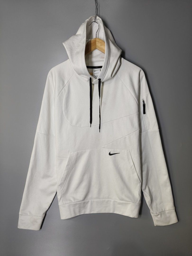 Nike Big swoosh (Category: Coats, Jackets and Outerwear) located in Baguio. Submitted by modern6tone6 (Listing ID 1470047247, Image 1). Description: Excellent Condition 9.5/10 Color rate Needs wash pa.