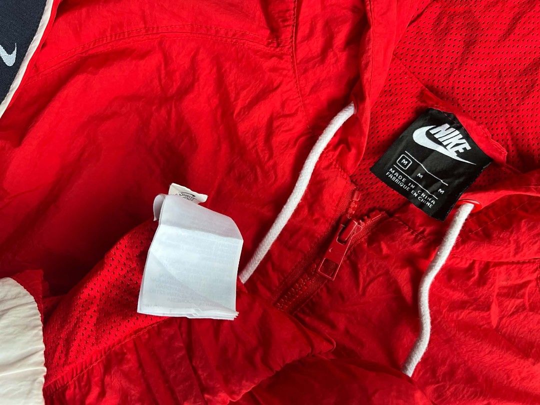 Nike Big swoosh (Category: Coats, Jackets and Outerwear) located in Manila. Submitted by gisterthrift (Listing ID 1470109430, Image 3). Description: Nike Windbreaker 22/28.
