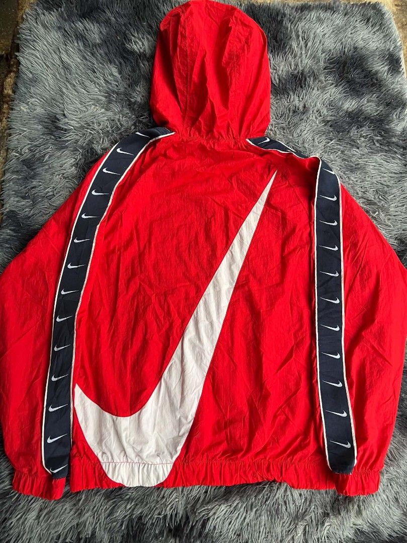 Nike Big swoosh (Category: Coats, Jackets and Outerwear) located in Manila. Submitted by gisterthrift (Listing ID 1470109430, Image 1). Description: Nike Windbreaker 22/28.