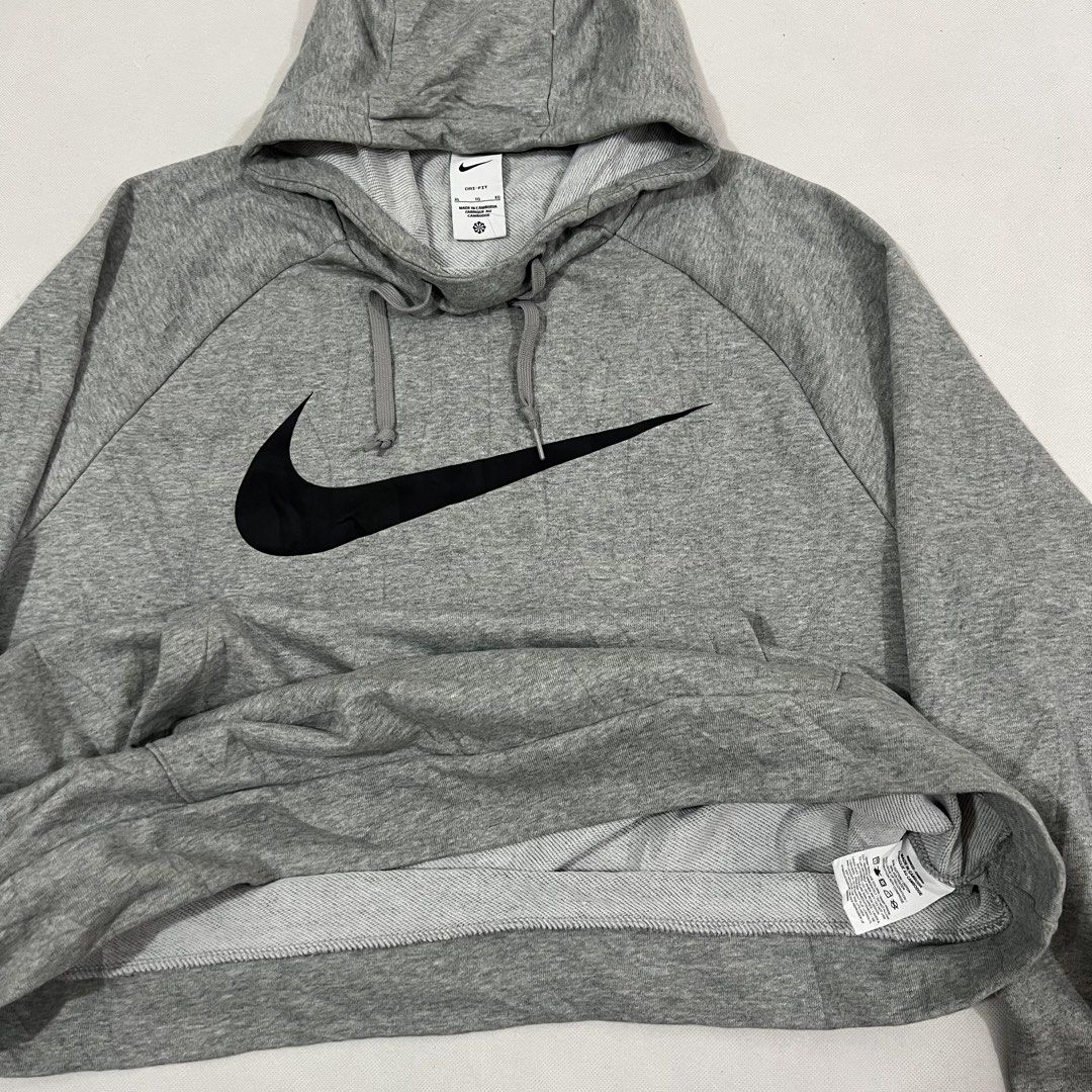 Nike Big Swoosh Pullover Hoodie Jacket (Category: Coats, Jackets and Outerwear) located in Cavite. Submitted by itsayaaa (Listing ID 1470020615, Image 2). Description: Nike Big Swoosh Pullover Hoodie Size: XL Dimes: 26 width / 30 length Issue: No issue Colorate: 9/10 Condition: Excellent Condition .
