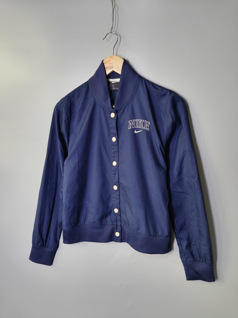 Nike Bomber (Category: Coats, Jackets and Outerwear) located in Baguio. Submitted by modern6tone6 (Listing ID 1470029799, Image 3). Description: Excellent Condition 9.5/10 color rate Small on tag for womens.