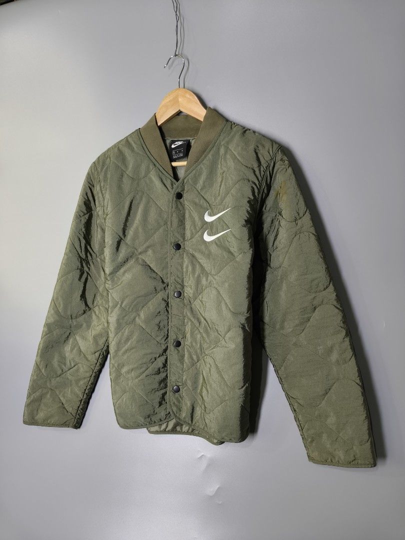 Nike Bomber (Category: Coats, Jackets and Outerwear) located in Baguio. Submitted by modern6tone6 (Listing ID 1470047889, Image 3). Description: Very Good Condition 9/10 Color rate.