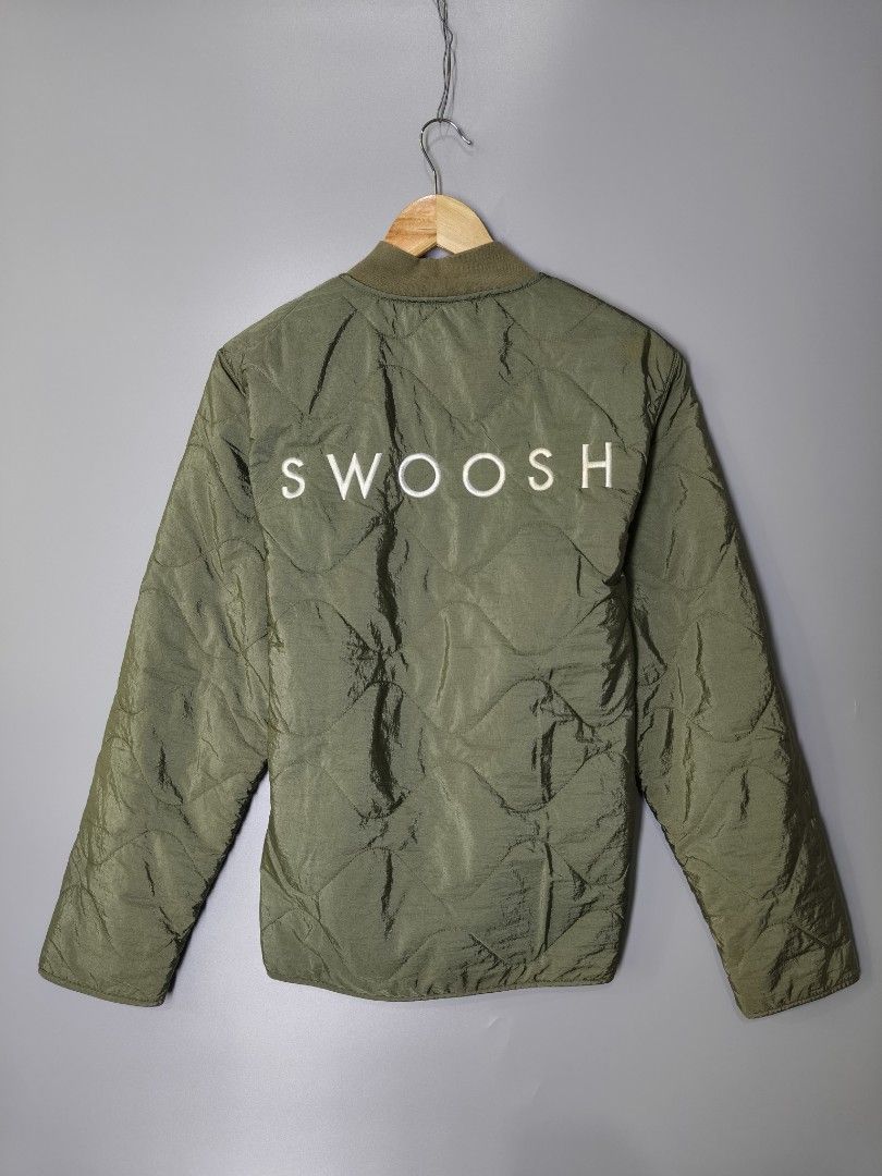 Nike Bomber (Category: Coats, Jackets and Outerwear) located in Baguio. Submitted by modern6tone6 (Listing ID 1470047889, Image 2). Description: Very Good Condition 9/10 Color rate.