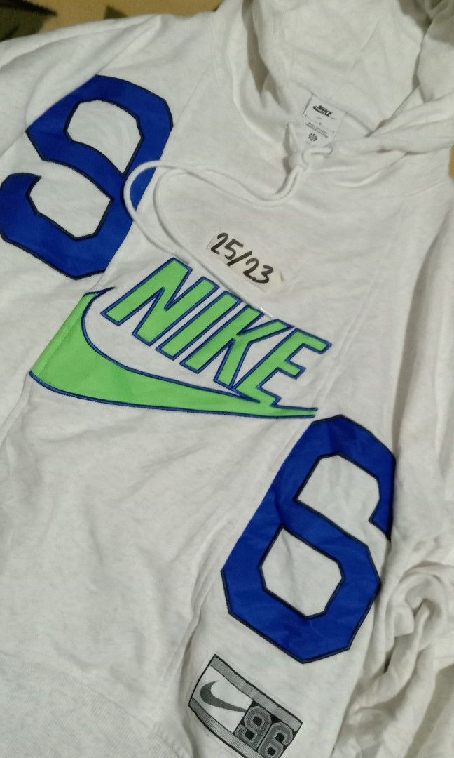 NIKE BOXY HODDIE (Category: Hoodies) located in Maramag. Submitted by newlifeo7angel (Listing ID 1470129576, Image 3). Description: boxy TIPE Nike hoodie dimes/26/24 poging pogi neto 750+sf.