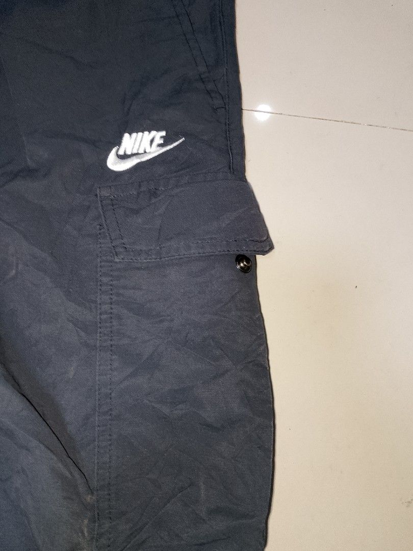Nike Cargo Pants Black DD5208-010 Size L (Category: Joggers) located in Manila. Submitted by mjthrifted_second (Listing ID 1469993486, Image 2). Description: - Brand: Nike -Actual Size: 30/40 - Item: Cargo Pants - Color: Black - Size: L (Tag attached) - Features: Adjustable drawstring waist with black cords, side cargo pockets with snap button closure - Branding: Embroidered Nike swoosh logo near left pocket - Details: Style code DD5208-010, Made