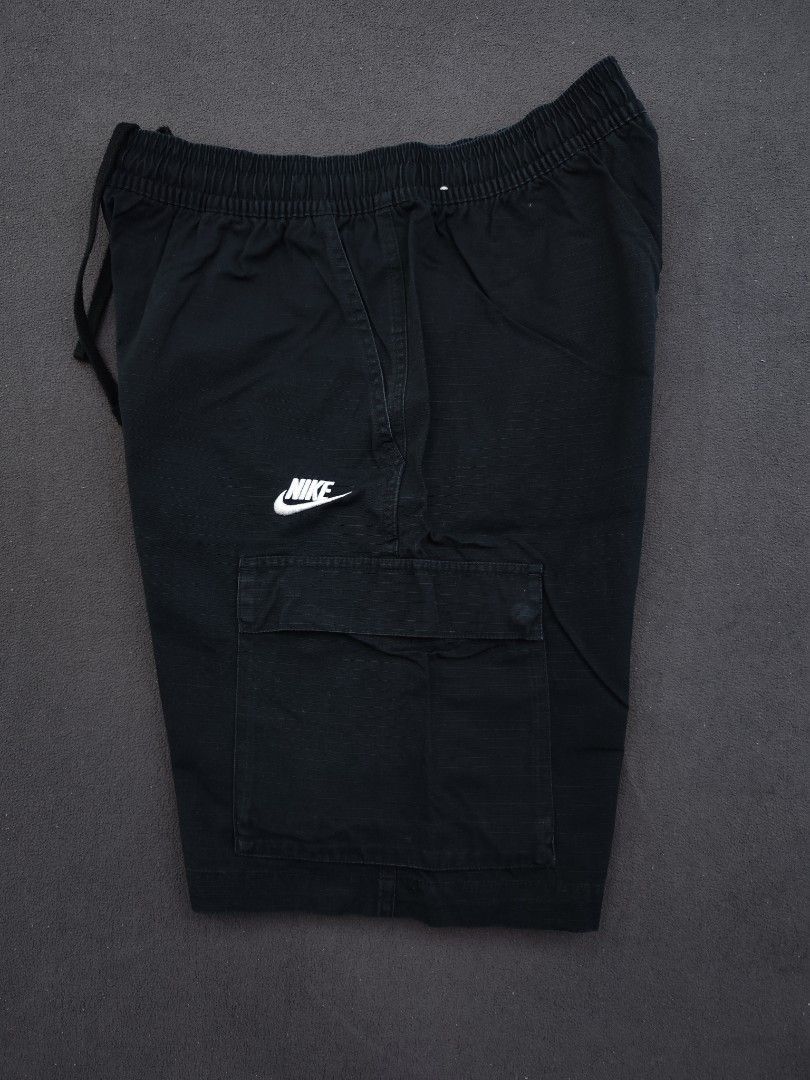 Nike Cargo Shorts (Category: Shorts) located in Bulacan. Submitted by emilj23 (Listing ID 1469961387, Image 2). Description: Nike Cargo Nylon Shorts Size M on tag L 20.5 W 30-34 Leg Hole 12 Condition 9.5/10 Color rate 9.5/10 No Issue.