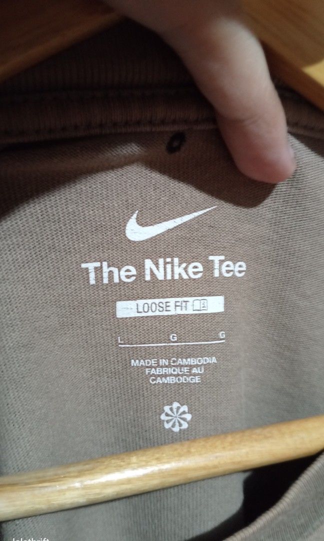 Nike Cartoon retro print tee (Category: Tshirts & Polo Shirts ) located in Batangas. Submitted by lelethrift.com (Listing ID 1469972427, Image 3). Description: Nike cartoon retro print size: Large excellent condition no print issue authentic, with washtag and serial code Ready to wear, nalabahan na.