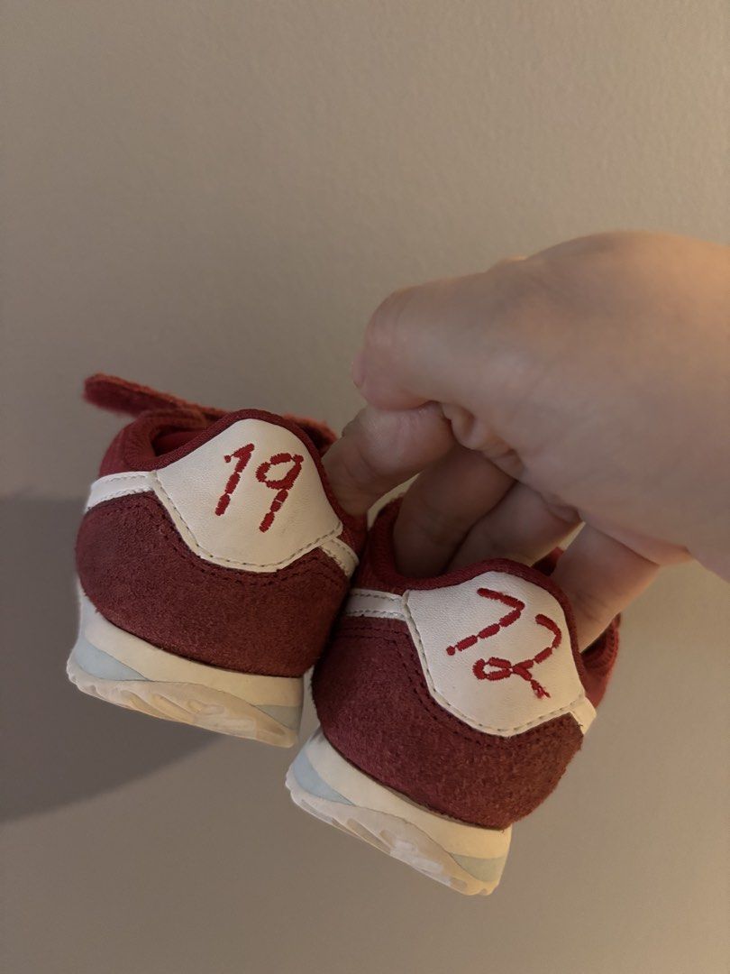 Nike Cortez Baby Shoes (Category: Babies & Kids Fashion) located in Quezon City. Submitted by clairebear07 (Listing ID 1470022869, Image 2). Description: Used a few times Bought for 2,295 at Nike MOA RFS: doesn’t fit my baby anymore Preloved Nike Cortez sneakers in a beautiful crimson red colorway. Classic, sporty, and easy to wear for little ones! Unisex design — perfect for both baby boys and girls! • Size: US 4C | UK 3.5 | EU 19.5 • Double Vel