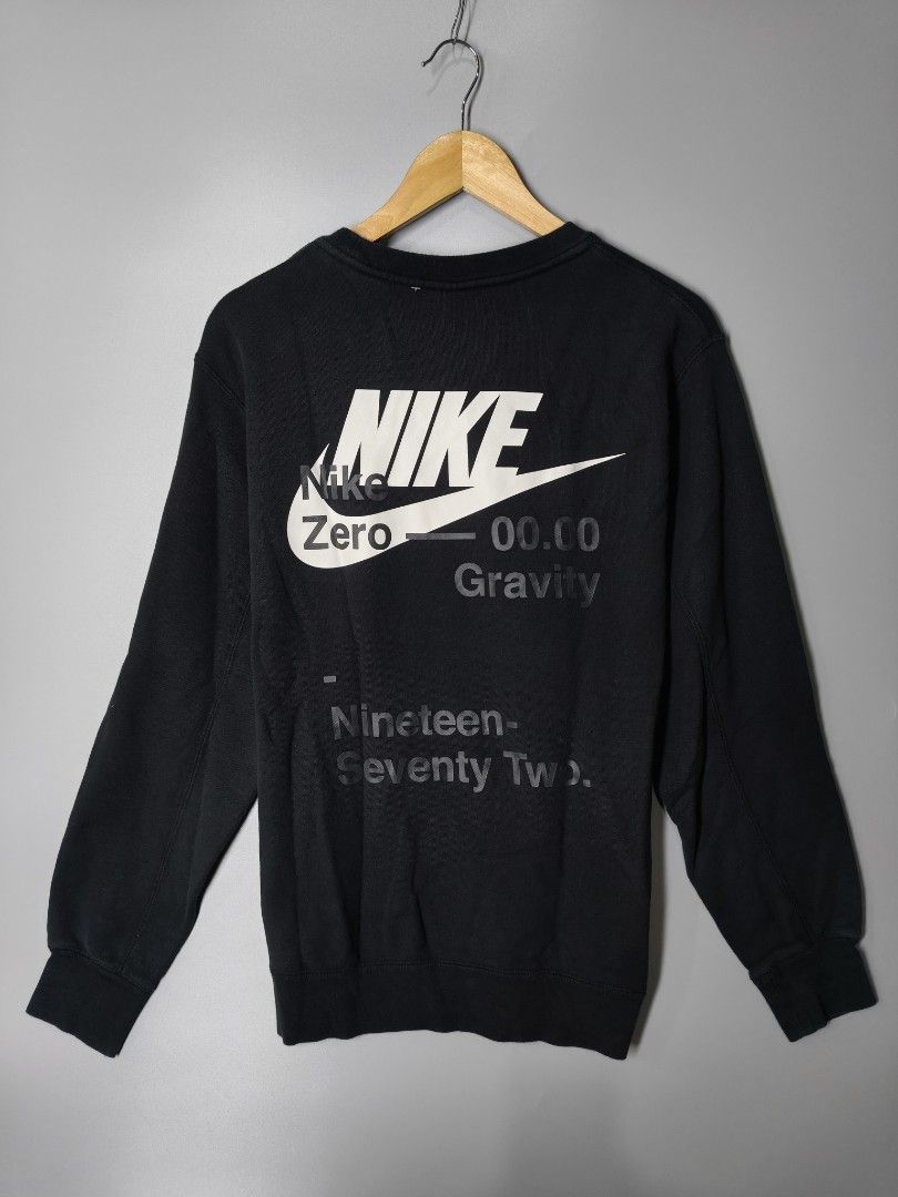 Nike Crewneck (Category: Coats, Jackets and Outerwear) located in Baguio. Submitted by modern6tone6 (Listing ID 1470048862, Image 2). Description: Excellent Condition 9.5/10 Color rate.