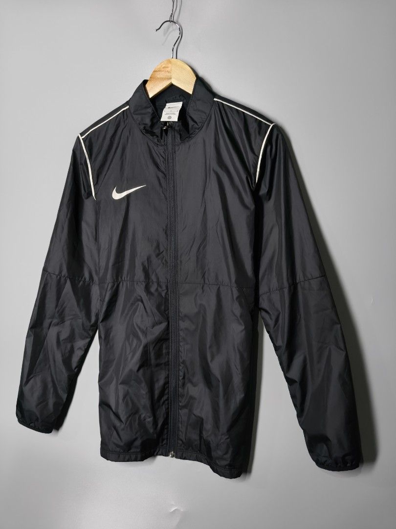 Nike Dri Fit (Category: Coats, Jackets and Outerwear) located in Baguio. Submitted by modern6tone6 (Listing ID 1470025812, Image 2). Description: Like new 9.9/10 color rate.