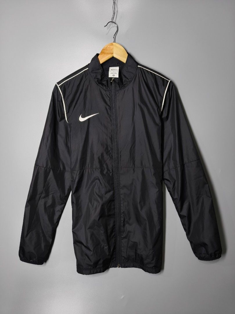 Nike Dri Fit (Category: Coats, Jackets and Outerwear) located in Baguio. Submitted by modern6tone6 (Listing ID 1470025812, Image 1). Description: Like new 9.9/10 color rate.