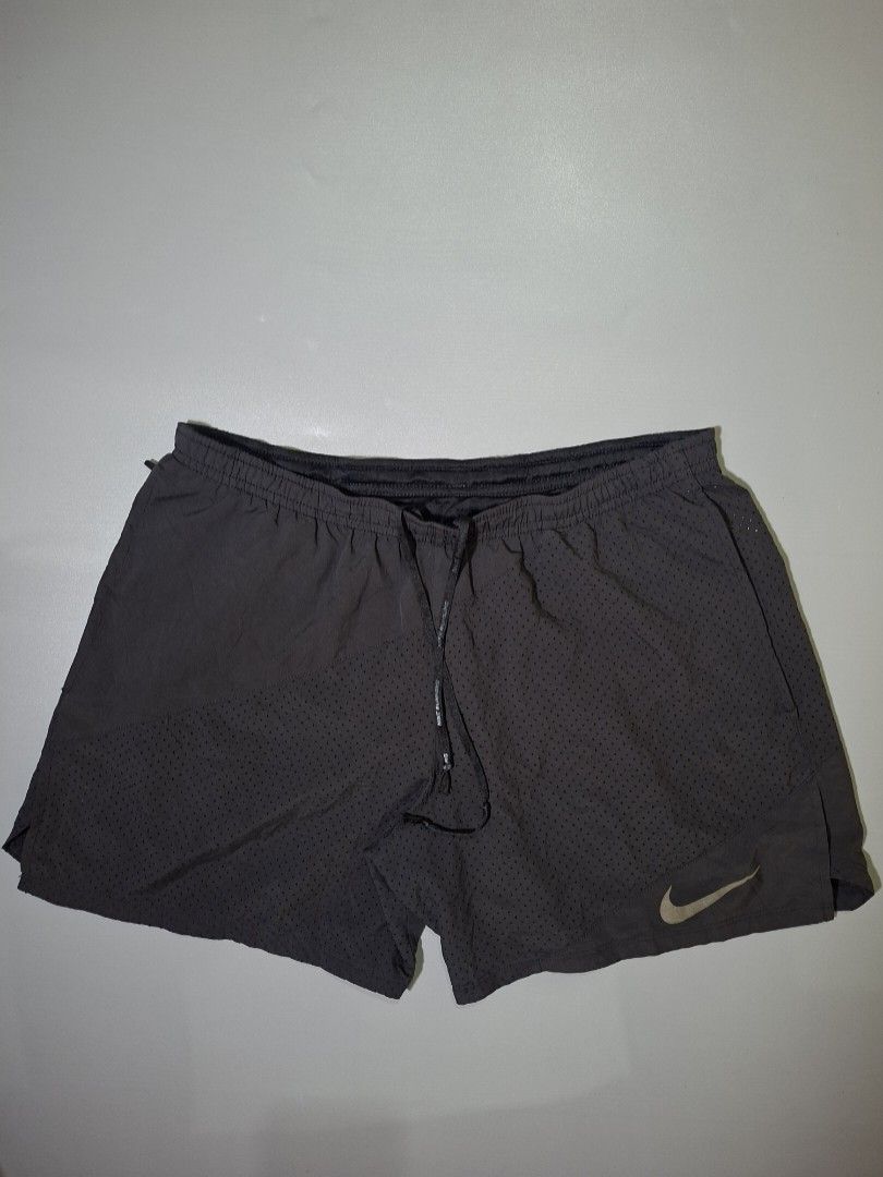 Nike dri fit running short (Category: Shorts) located in Dipolog. Submitted by elcatips420 (Listing ID 1470010663, Image 1). Description: NIKE RUNNING SHORT AUTHENTIC 28 WAIST 14 LENGTH 8/10 HONEST COLORATE NO ISSUE DM LANG PO IF INTERESTED.