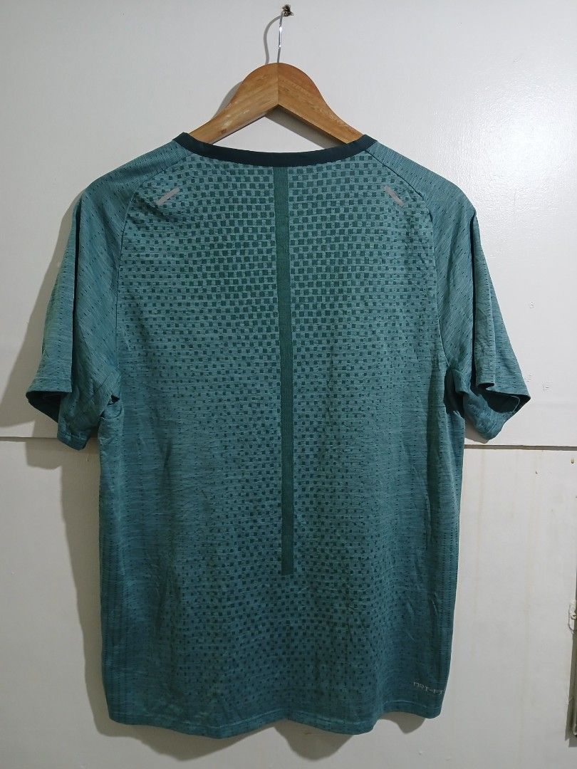 Nike Dri-FIT ADV Techknit Running Top (Category: Activewear) located in Taguig. Submitted by thriftnilhan (Listing ID 1470081411, Image 3). Description: - Brand: Nike - Model: Dri-FIT ADV Running Top - Style Code: DM4753-309 - Size: Small - Color: Teal Green - Advanced breathable knit for high-heat cooling - Reflective Swoosh and strip details for low-light safety - Lightweight, stretchy material for maximum mobility.