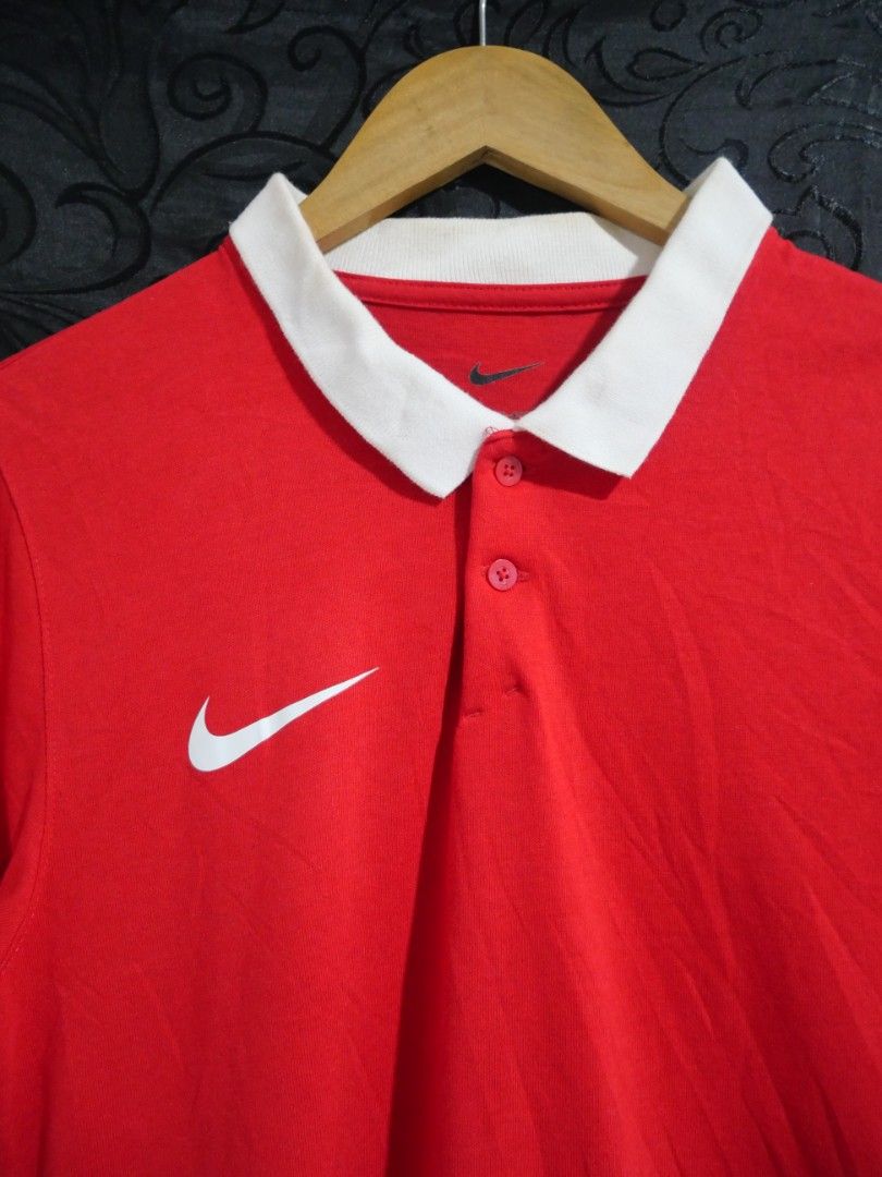 Nike Dri-FIT Parka 20 (Category: Tshirts & Polo Shirts ) located in Manila. Submitted by tristan12_13 (Listing ID 1469954830, Image 3). Description: Single Stitch ( Hem & Sleeve ) Size Small on tag W- 17.5 x L- 26 Excellent condition No flaws Need wash Color rate: 9.8/10 Color may vary due to lighting .
