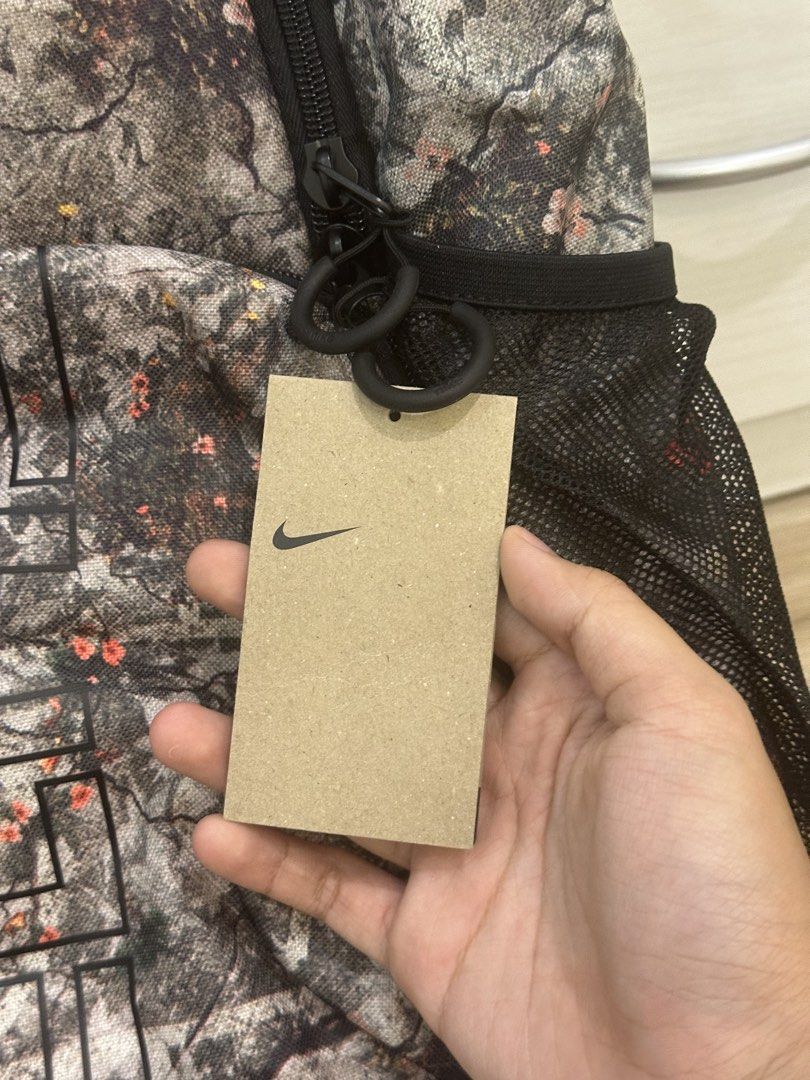 Nike Elite Bag V3 - Floral Gray (Category: Backpacks) located in Antipolo. Submitted by kicksnmists.ph (Listing ID 1470100527, Image 3). Description: .