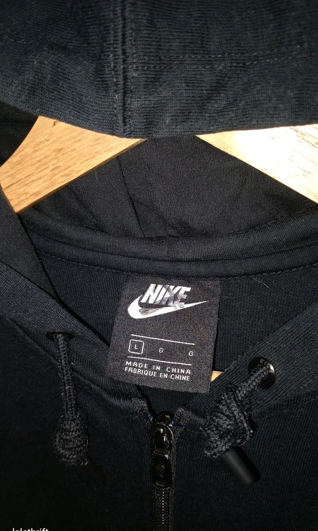 Nike full zip fleece hoodie (Category: Hoodies) located in Batangas. Submitted by lelethrift.com (Listing ID 1470112249, Image 2). Description: Nike full zip hoodie Size: Medium excellent condition complete tags, authentic ready to wear, nalabahan na no issue.