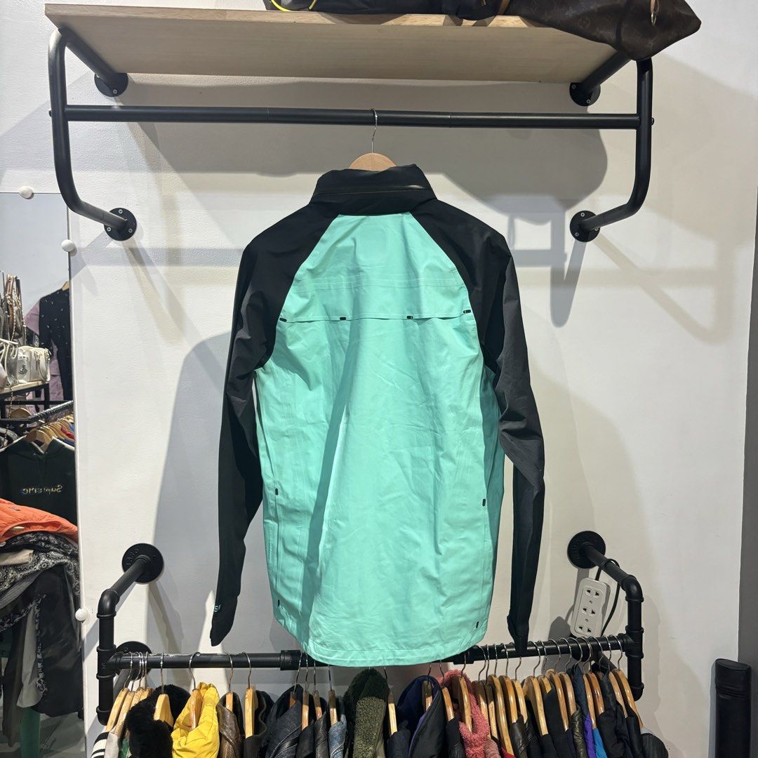 Nike GORE-TEX Paclite Shell Jacket Black Mint Green (Category: Coats, Jackets and Outerwear) located in Bambang. Submitted by heats777 (Listing ID 1470003801, Image 3). Description: - Authentic GORE-TEX Paclite Shell jacket in a sleek black and mint green colorway - Lightweight, weather-resistant material perfect for all-weather wear - Full zip front closure with a protective high collar - Convenient front pockets with secure flap and snap detail