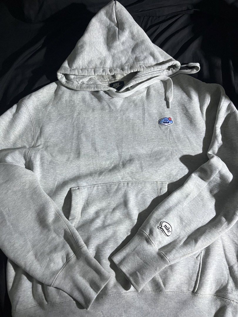 Nike Gray Hoodie (Category: Coats, Jackets and Outerwear) located in Manila. Submitted by cosmicwolf-85c6 (Listing ID 1470073076, Image 1). Description: .
