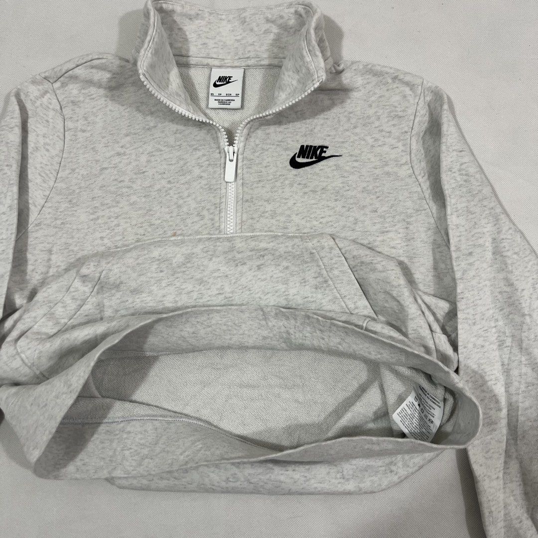 Nike Halfzip Pullover Jacket Hoodie (Category: Coats, Jackets and Outerwear) located in Cavite. Submitted by itsayaaa (Listing ID 1470021630, Image 2). Description: Nike Halfzip Pullover Jacket Hoodie Size: XS Dimes: 20 width / 23 length Issue: No issue Colorate: 9/10 Condition: Excellent Condition .