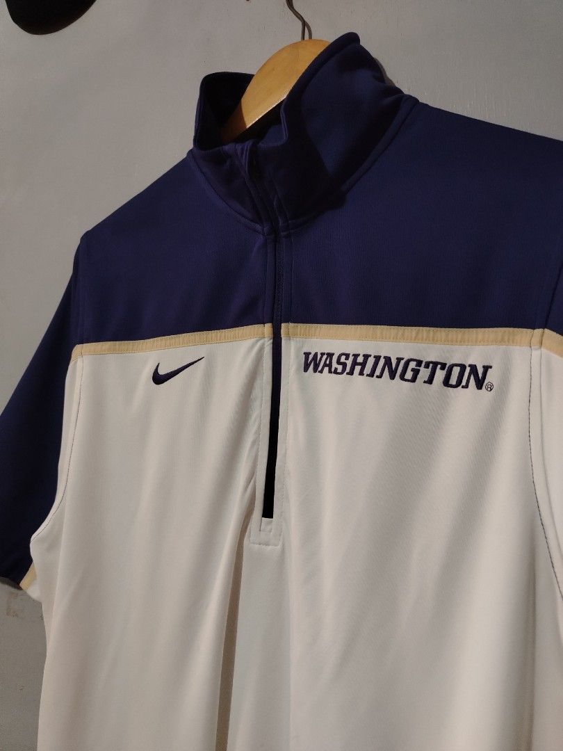 Nike Half-zip (y2k) (Category: Tshirts & Polo Shirts ) located in Bocaue. Submitted by adrianberi35876 (Listing ID 1470000051, Image 2). Description: Oversize fit.