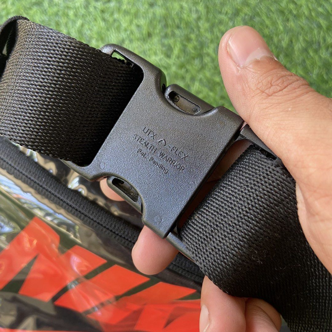 Nike Heritage Waist Bag (Category: Belt bags, Clutches and Pouches) located in Davao. Submitted by payts.wruh (Listing ID 1470125371, Image 3). Description: Nike Heritage Waist Bag 3Liters excellent condition minor flaw: see last photk excellent conditio PM if interested💌.