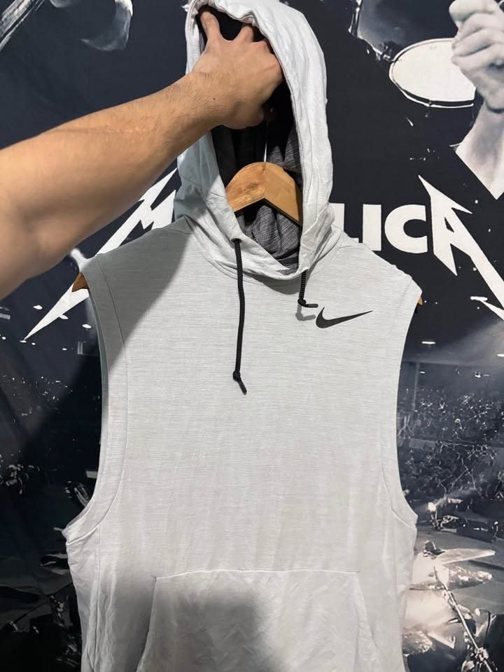 Nike Hoodie sleeveless (Category: Hoodies) located in Meycauayan. Submitted by _trip2thrift.bul (Listing ID 1470101045, Image 3). Description: Nike Hoodie sleeveless large to xl.