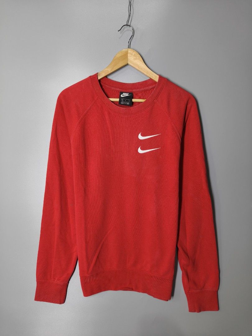 Nike International (Category: Coats, Jackets and Outerwear) located in Baguio. Submitted by modern6tone6 (Listing ID 1470094913, Image 1). Description: Excellent Condition 9.5/10 Color rate Size Medium & xlarge available.
