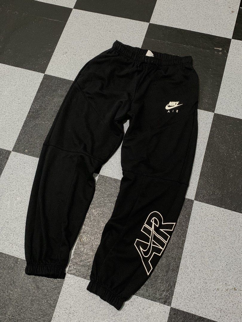 Nike jogger pants (Category: Joggers) located in Angeles City. Submitted by badillajel81176 (Listing ID 1470017966, Image 1). Description: WTS –Nike jogger 📏 Size: Tag size “26“pag naka stretch 34 📏 Measurements: Thight: 13 Length: 37 Hem:5/Stretch-8 💢Issue-No issue ✨ Condition: 10/10 🟦 Color Rate:10/10 📍 Pampanga Angeles City 📦 Shipping available nationwide.