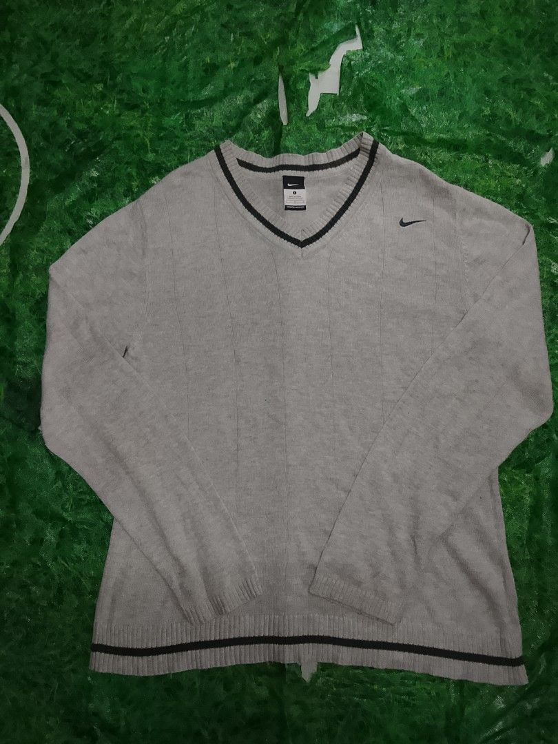 Nike knitted long sleeve (Category: Coats, Jackets and Outerwear) located in Tagbina. Submitted by jera-thrift.16 (Listing ID 1469963496, Image 1). Description: good condition color rate 9 dimes: W-22 L-28.5 loosefit issue (minor lint's).