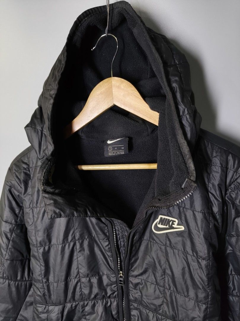Nike Lightweight Puffer (Category: Coats, Jackets and Outerwear) located in Baguio. Submitted by modern6tone6 (Listing ID 1470047594, Image 3). Description: Excellent Condition 9.5/10 Color rate.