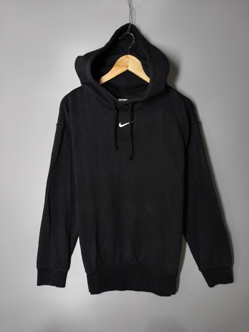 Nike Mid Swoosh (Category: Coats, Jackets and Outerwear) located in Baguio. Submitted by modern6tone6 (Listing ID 1470046432, Image 1). Description: Excellent Condition 9.5/10 color rate Medium on tag.