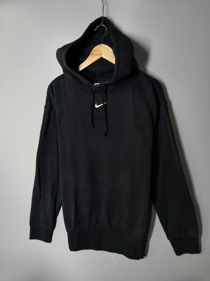 Nike Mid Swoosh (Category: Coats, Jackets and Outerwear) located in Baguio. Submitted by modern6tone6 (Listing ID 1470046432, Image 2). Description: Excellent Condition 9.5/10 color rate Medium on tag.