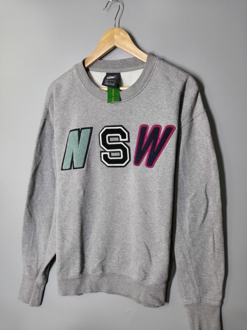 Nike NSW (Category: Coats, Jackets and Outerwear) located in Baguio. Submitted by modern6tone6 (Listing ID 1470094425, Image 2). Description: Excellent Condition 9.5/10 Color rate.