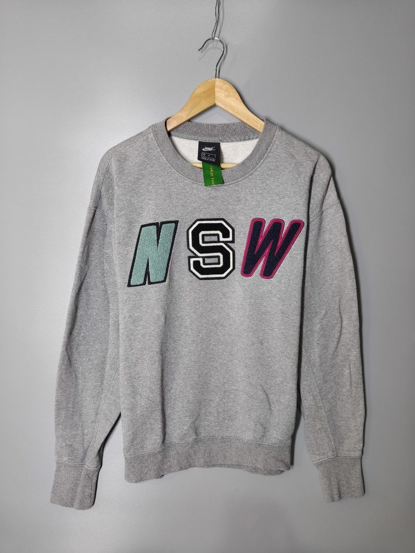 Nike NSW (Category: Coats, Jackets and Outerwear) located in Baguio. Submitted by modern6tone6 (Listing ID 1470094425, Image 1). Description: Excellent Condition 9.5/10 Color rate.